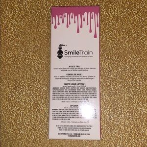 Kylie Cosmetics Makeup - NEW SMILE LIP KIT • KYLIE COSMETICS Kylie Cosmetics Makeup - NEW SMILE LIP KIT • KYLIE COSMETICS